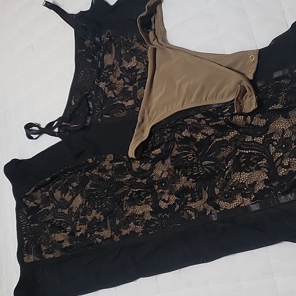 Elegant Black Lace Skirt Set - Picture 4 of 4